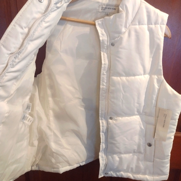 NWT Jones New York Sport Puffy Vest - Picture 3 of 7